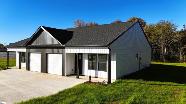 $375,900 | 3312 A & 3312b Chesnee Highway, Gaffney, SC 29341