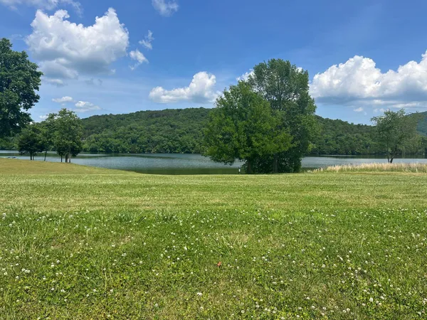 $1,595,900 | 140 Edgewater Way, Jasper, TN 37347