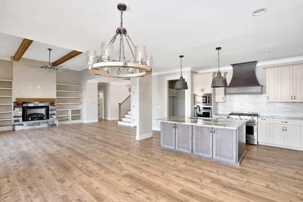 $1,595,900 | 140 Edgewater Way, Jasper, TN 37347