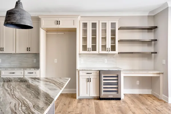 $1,595,900 | 140 Edgewater Way, Jasper, TN 37347