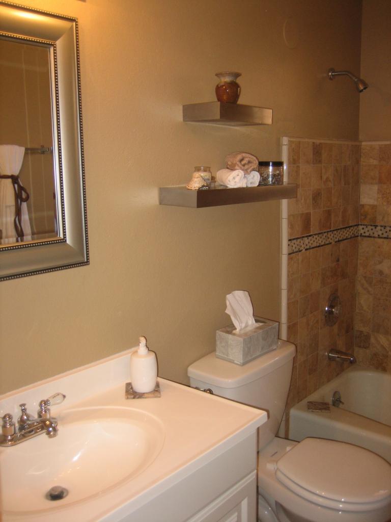 2442 East Cactus Road Phoenix, AZ 85032 - Photo 10 of 18 GUEST BATH