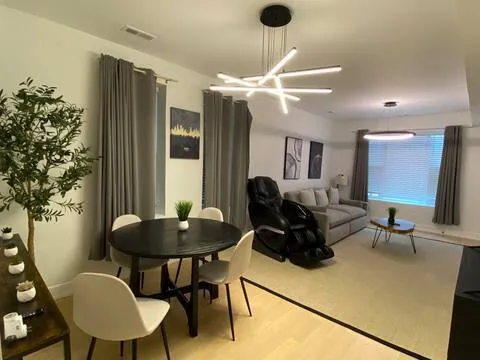 $2,950 | 2943 North Gresham Avenue, Unit 1, Chicago, IL 60618