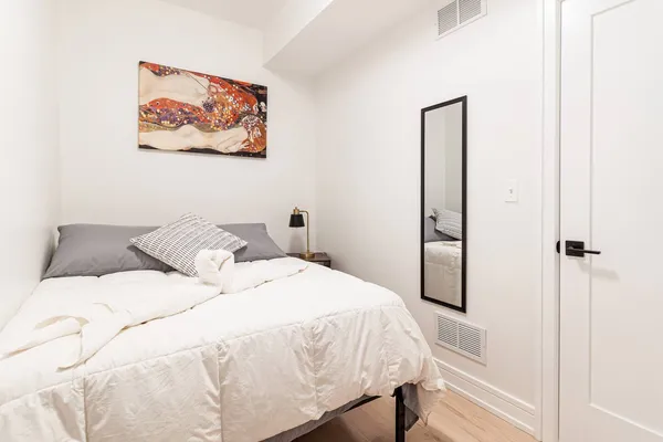 $2,950 | 2943 North Gresham Avenue, Unit 1, Chicago, IL 60618