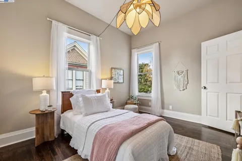 $1,299,000 | 1834 San Antonio Avenue, Alameda, CA 94501