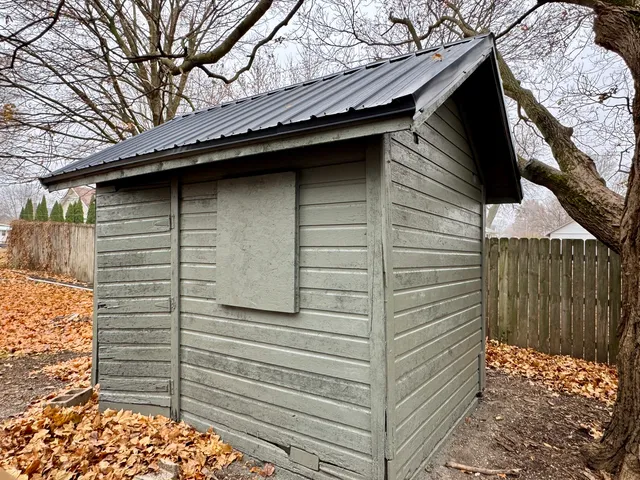 a yellow house with a outdoor space