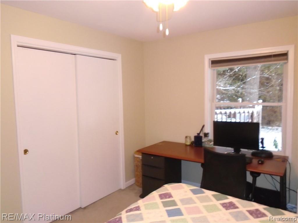 3813 Ponchartrain Pinckney, MI 48169 - Photo 11 of 21 bed 3.jpg