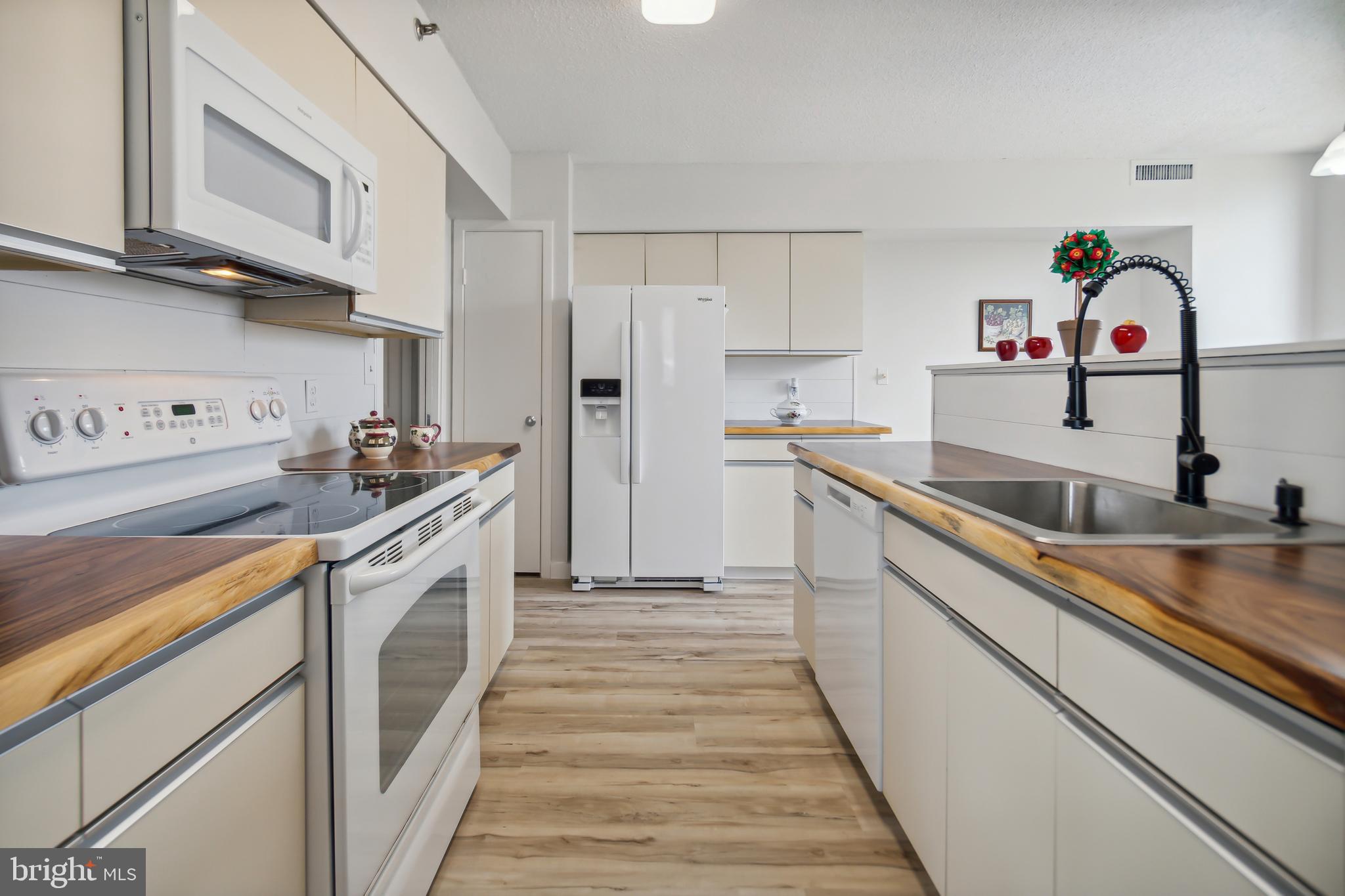 5501 Seminary Road, Unit 805S Falls Church, VA 22041 - Photo 14 of 48 Gourmet kitchen updated