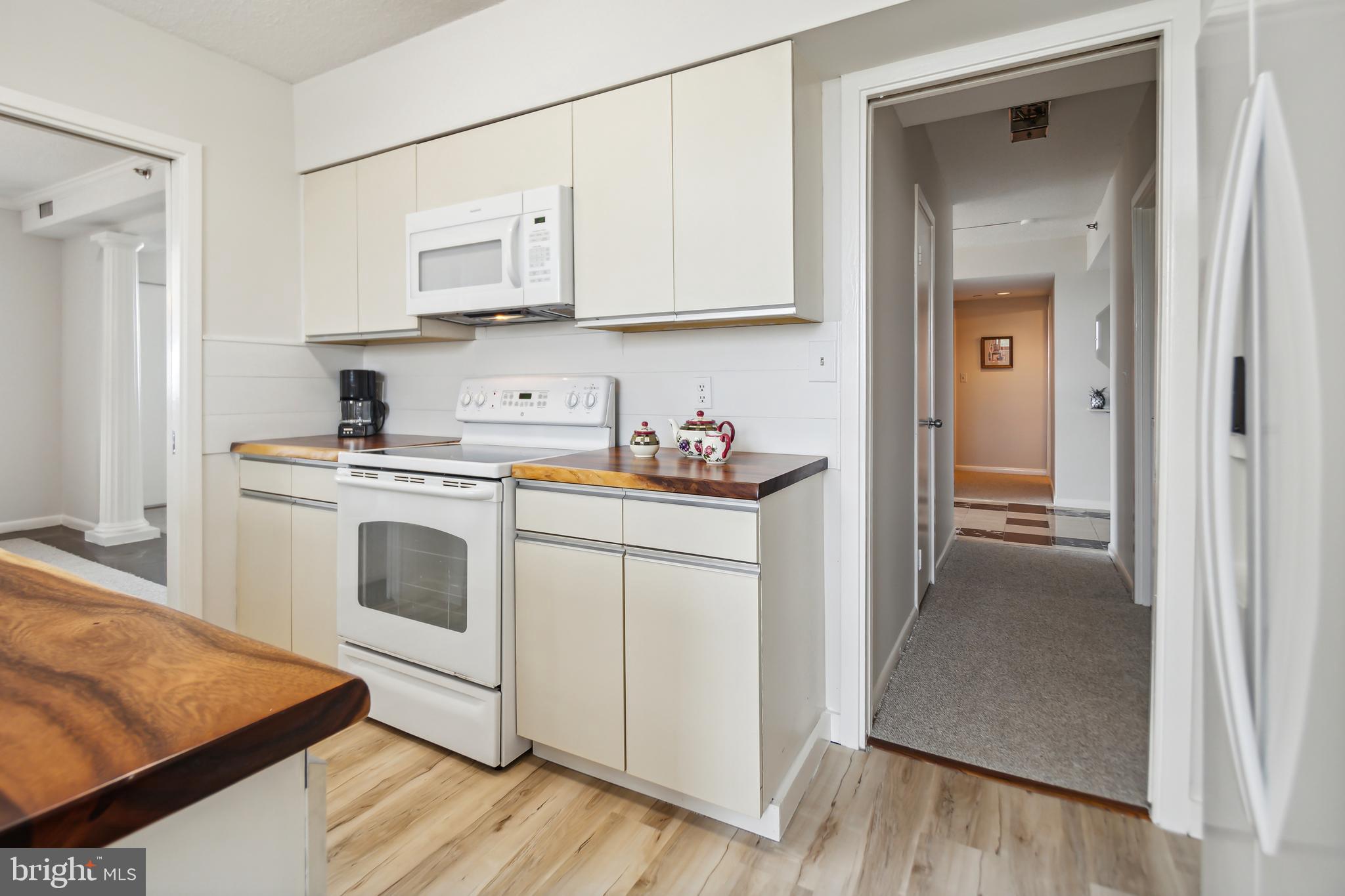 5501 Seminary Road, Unit 805S Falls Church, VA 22041 - Photo 16 of 48 Traffic flow perfect in this condo