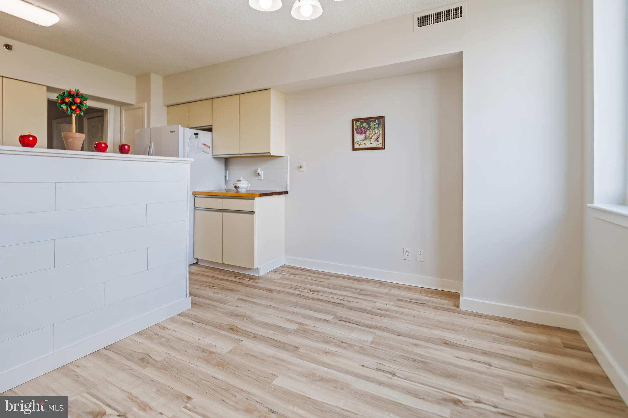 5501 Seminary Road, Unit 805S Falls Church, VA 22041 - Photo 18 of 48 Guests will love this kitchen space for parties
