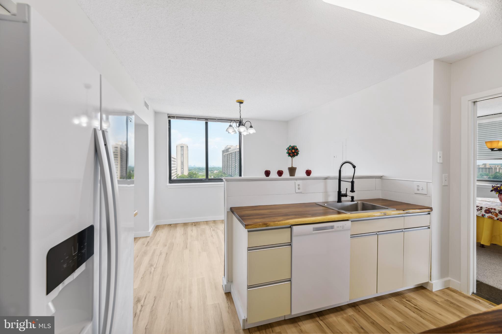 5501 Seminary Road, Unit 805S Falls Church, VA 22041 - Photo 34 of 48 Kitchen with eating space and great view.