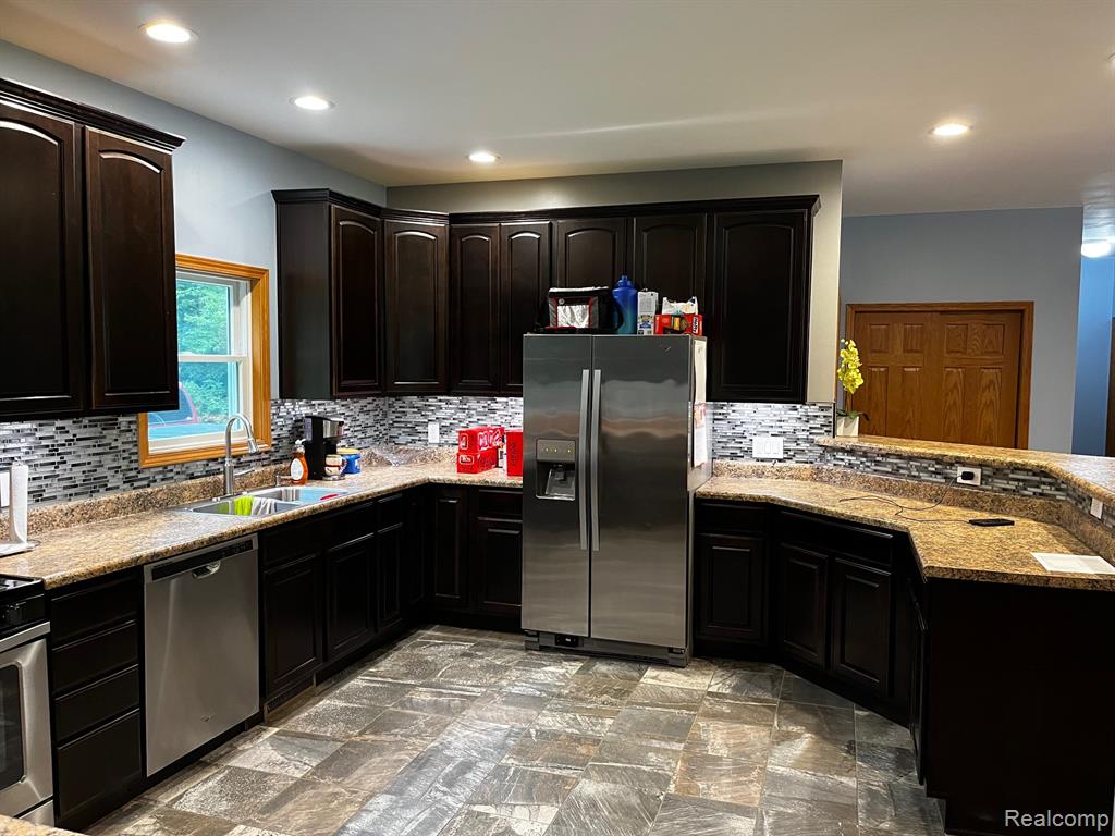 895 Jennings Road Whitmore Lake, MI 48189 - Photo 6 of 49 Gallery Image 6