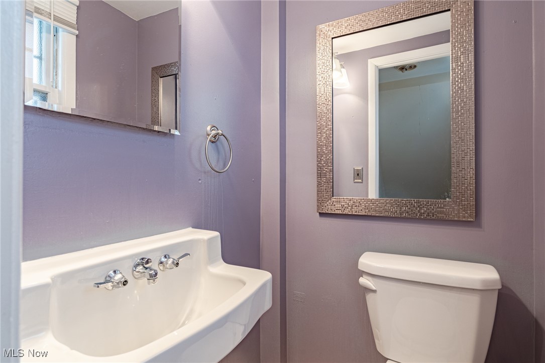 4092 Charlton Road Cleveland, OH 44121 - Photo 15 of 33 Gallery Image 15