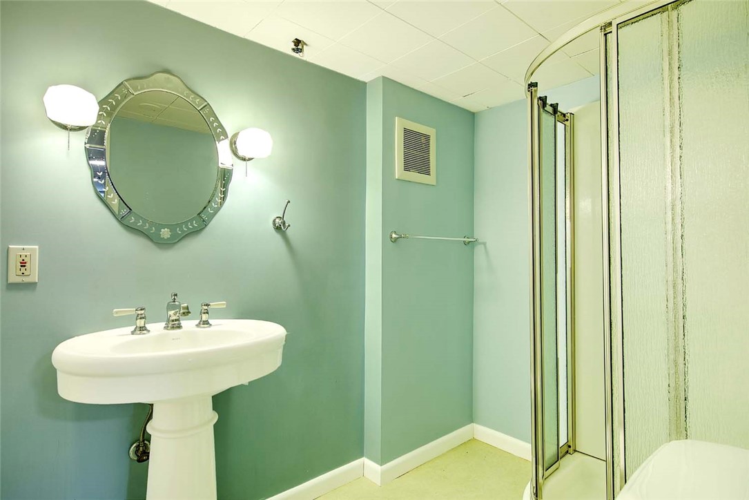 12 Holly Street Providence, RI 02906 - Photo 38 of 44