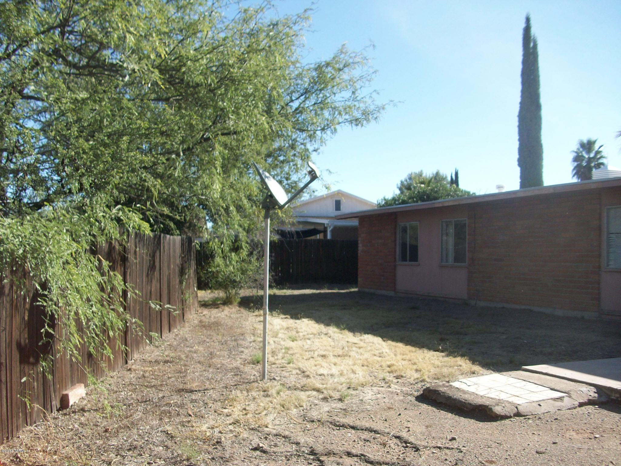 1161 Hodges Circle Rio Rico, AZ 85648 - Photo 23 of 23 a backyard of a house