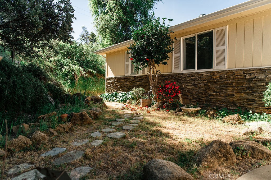 5085 Boyer Road Mariposa, CA 95338 - Photo 11 of 75 a front view of a house with garden
