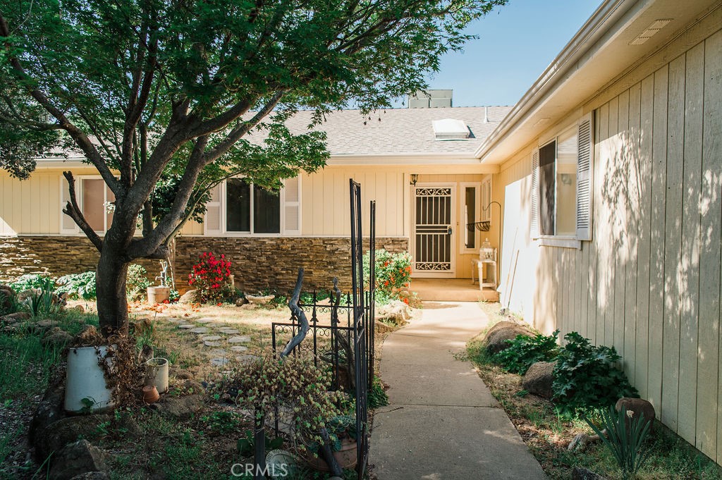 5085 Boyer Road Mariposa, CA 95338 - Photo 12 of 75 a front view of a house with garden