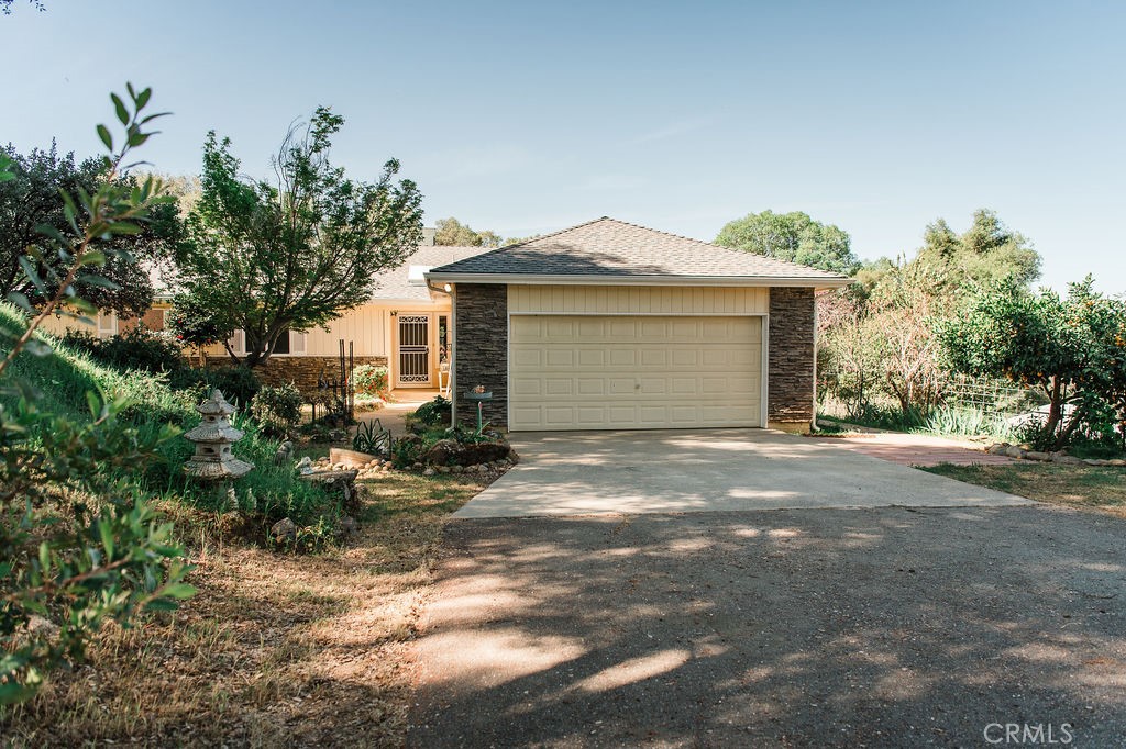 5085 Boyer Road Mariposa, CA 95338 - Photo 4 of 75 a front view of a house with a yard and garage