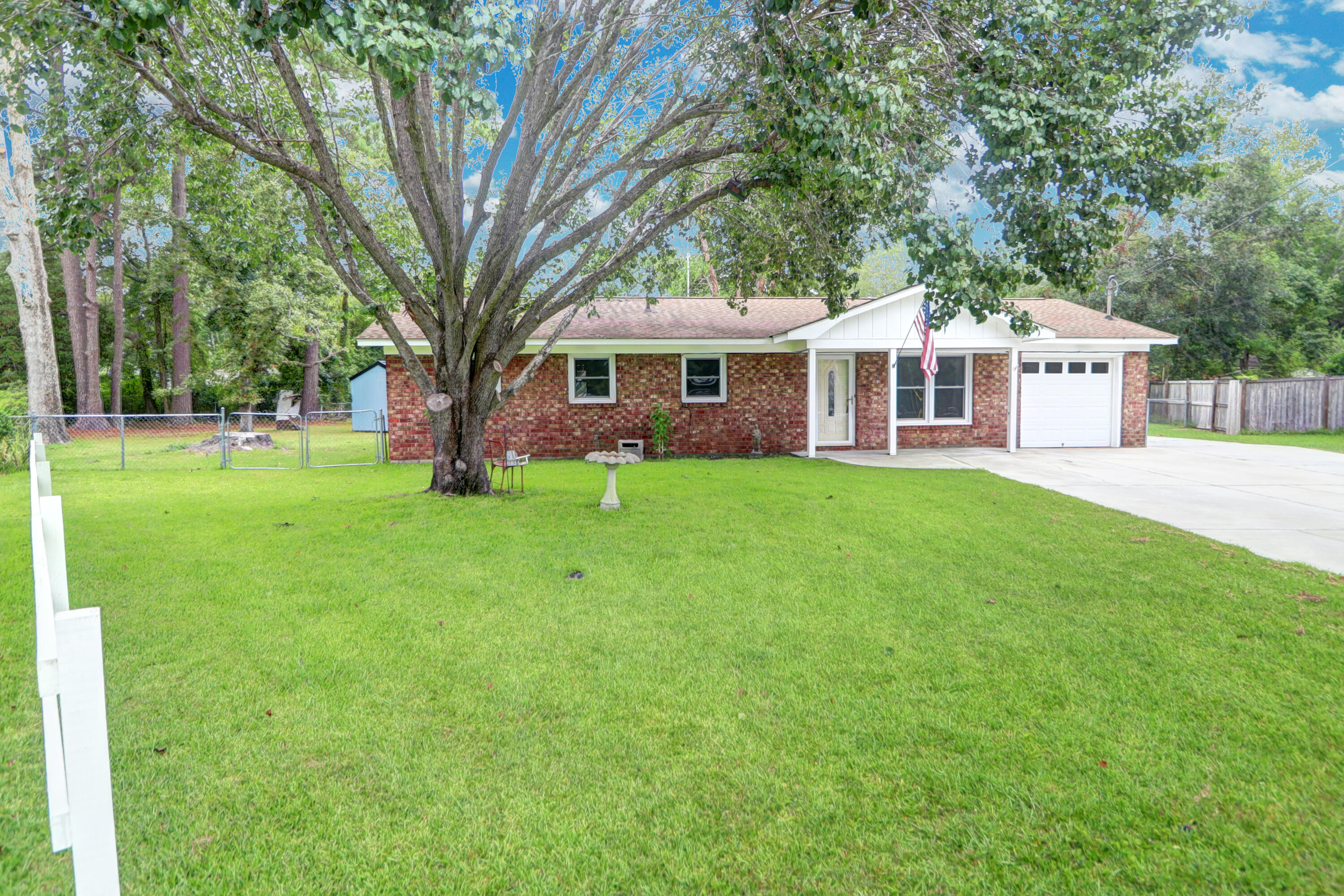 108 County Rd S-18-550 Summerville, SC 29485 - Photo 1 of 40 108 Robin -Tidalcreekphoto- (1)