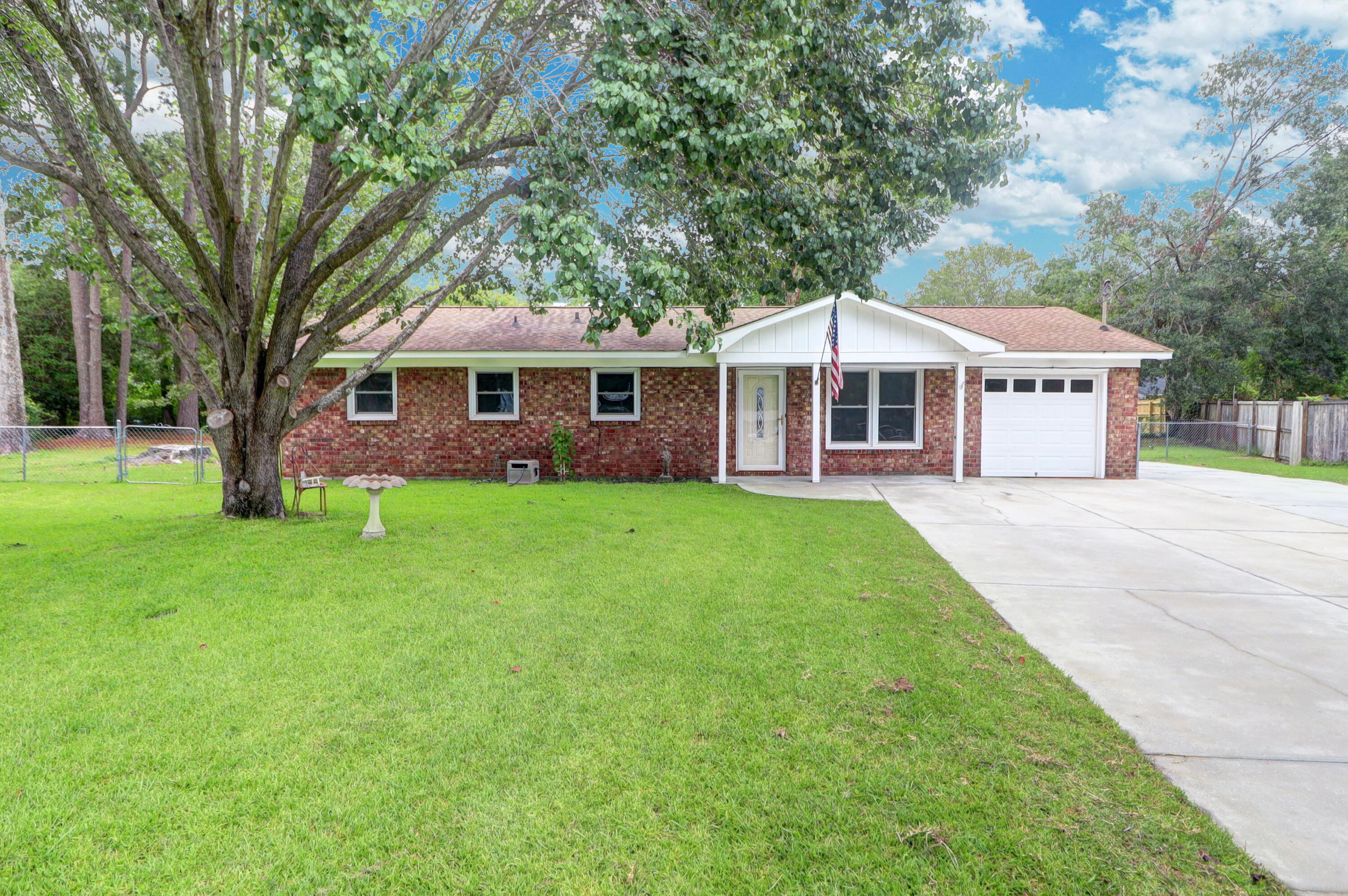 108 County Rd S-18-550 Summerville, SC 29485 - Photo 2 of 40 108 Robin -Tidalcreekphoto- (2)