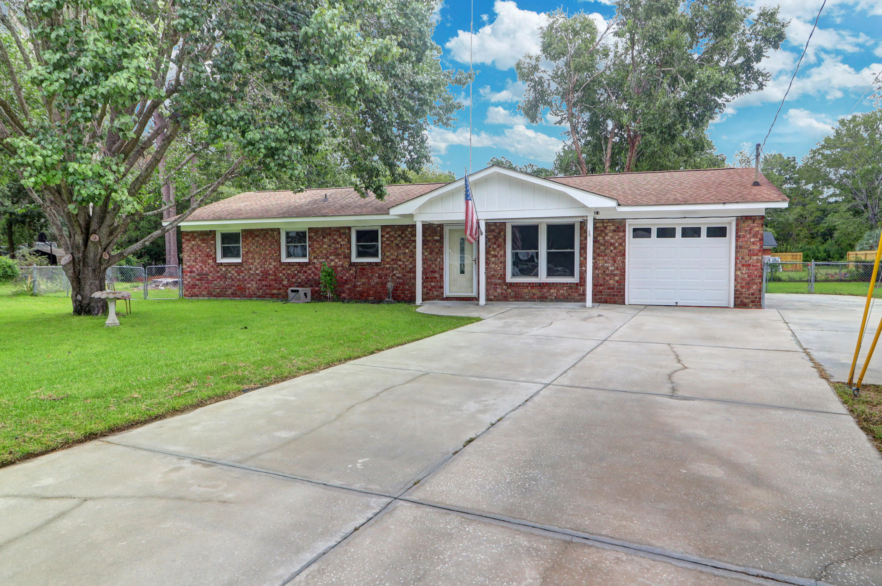 108 County Rd S-18-550 Summerville, SC 29485 - Photo 3 of 40 108 Robin -Tidalcreekphoto- (3)