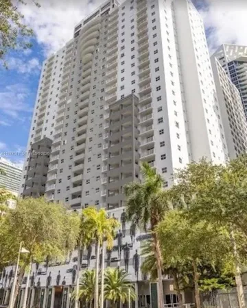 $2,300 | 185 Southeast 14th Terrace, Unit 812, Miami, FL 33131