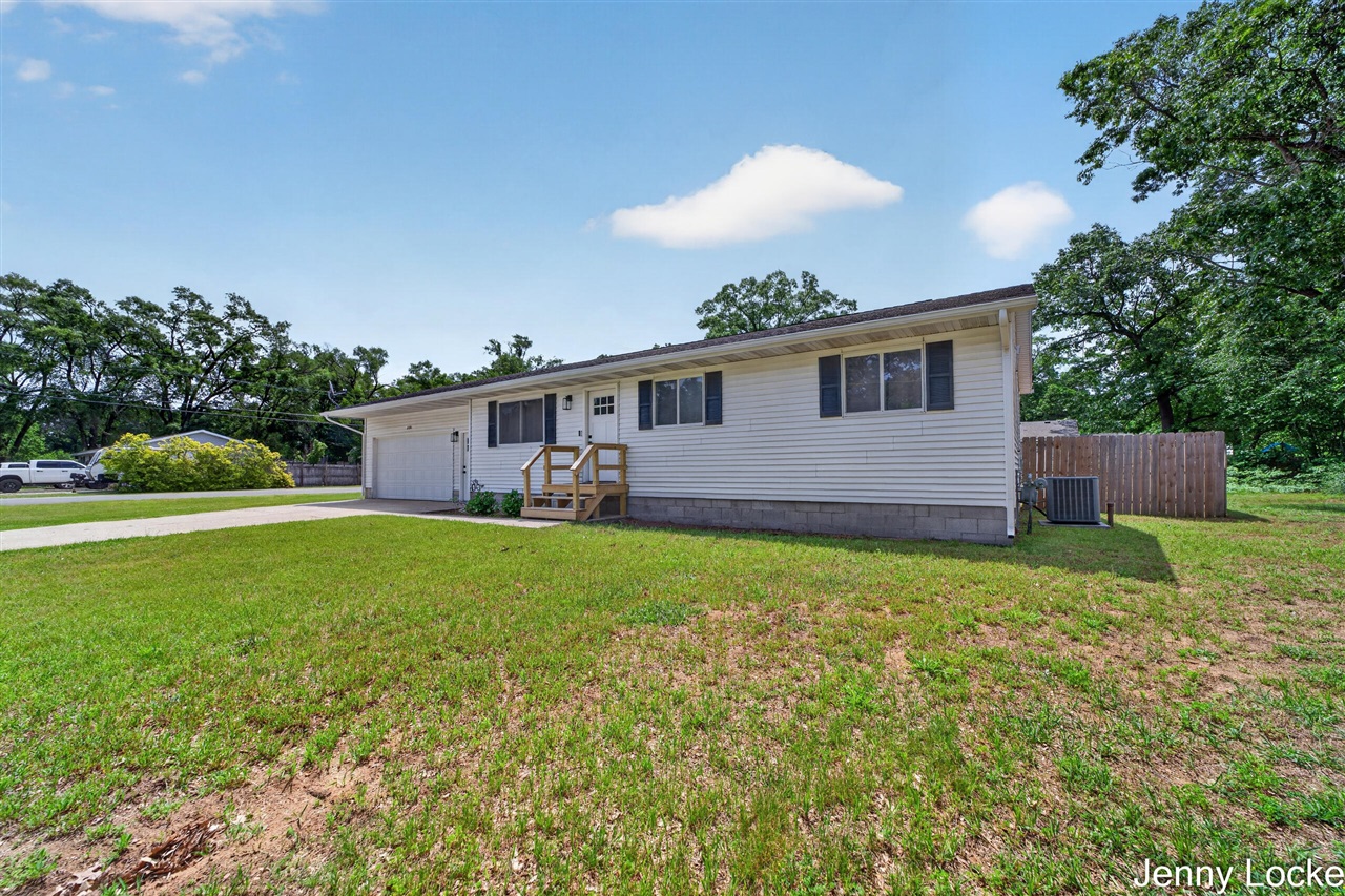 2391 MacArthur Road Muskegon, MI 49442 - Photo 2 of 41
