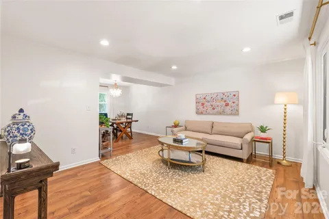 $525,000 | 425 Regency Drive, Charlotte, NC 28211