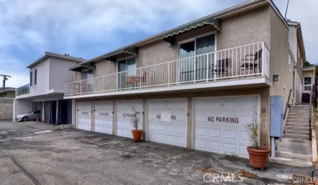 a house view with a outdoor space