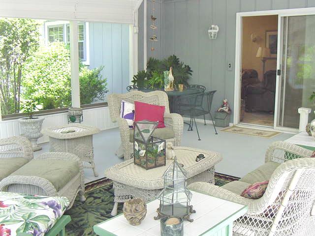 2713 Edwardsville Road Hardy, VA 24101 - Photo 4 of 9 a living room with furniture and a potted plant