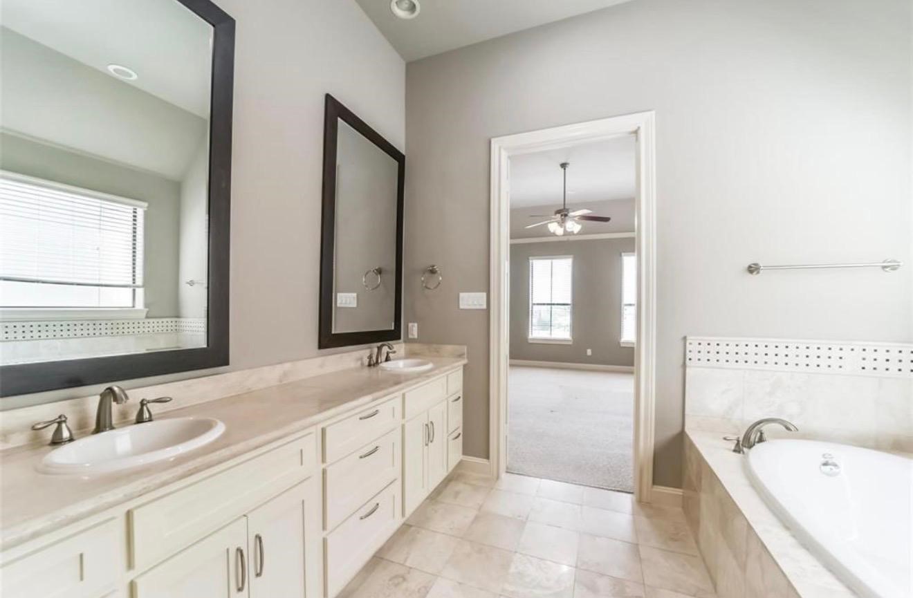 9642 Knight Road Houston, TX 77045 - Photo 5 of 26
