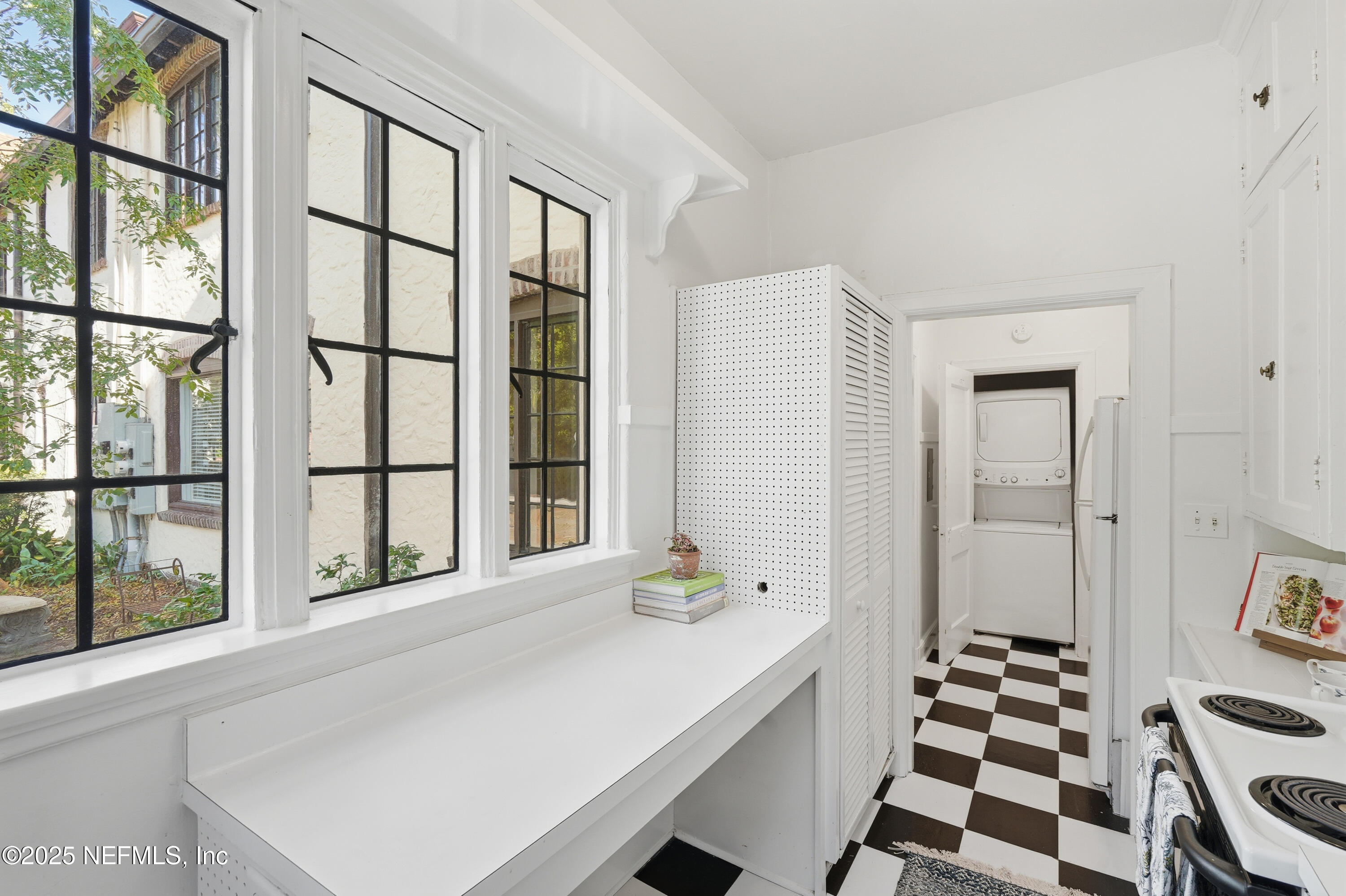 3319 Pine Street, Unit 7 Jacksonville, FL 32205 - Photo 18 of 37 a room with window and walk in closet