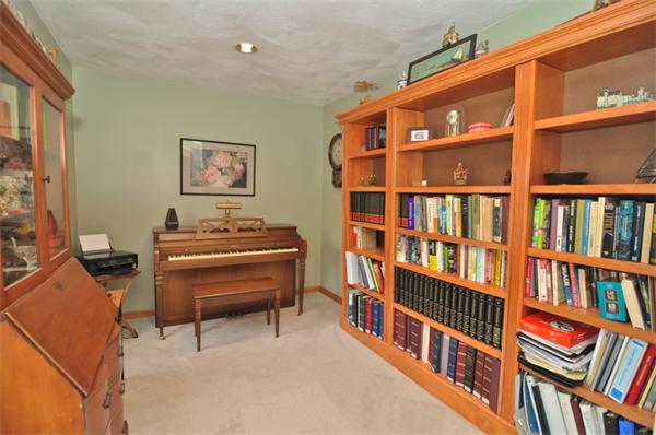 93 Jefferson Road Franklin, MA 02038 - Photo 3 of 19 Gallery Image 3