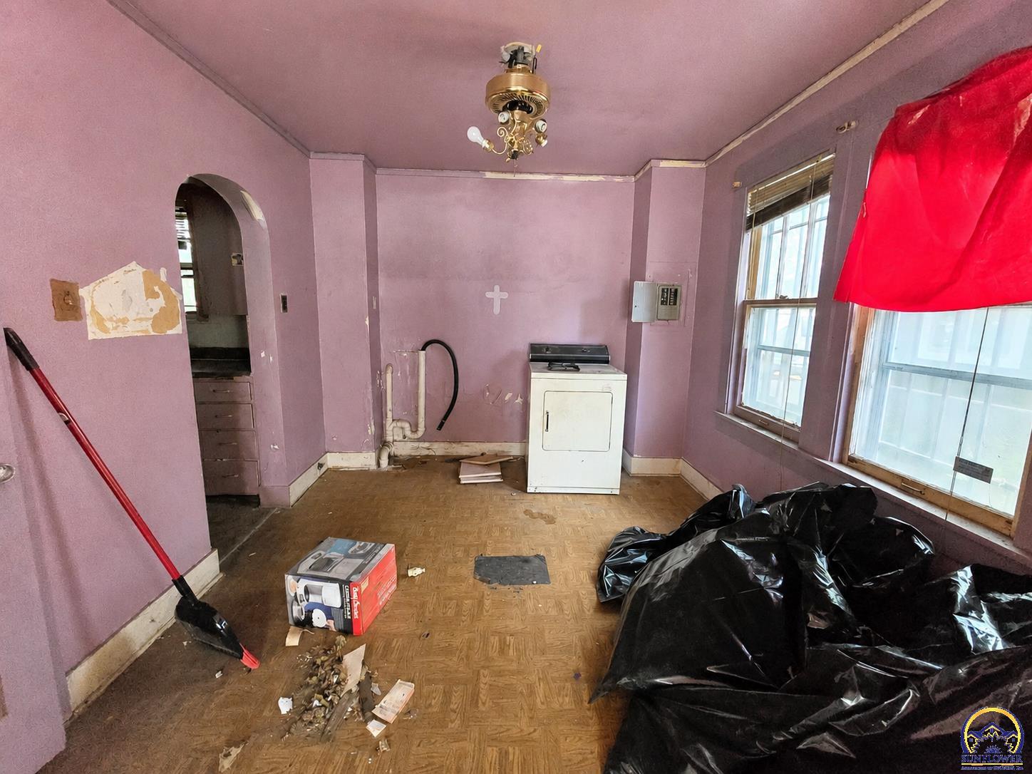 711 Southeast Lawrence Street Topeka, KS 66607 - Photo 4 of 12