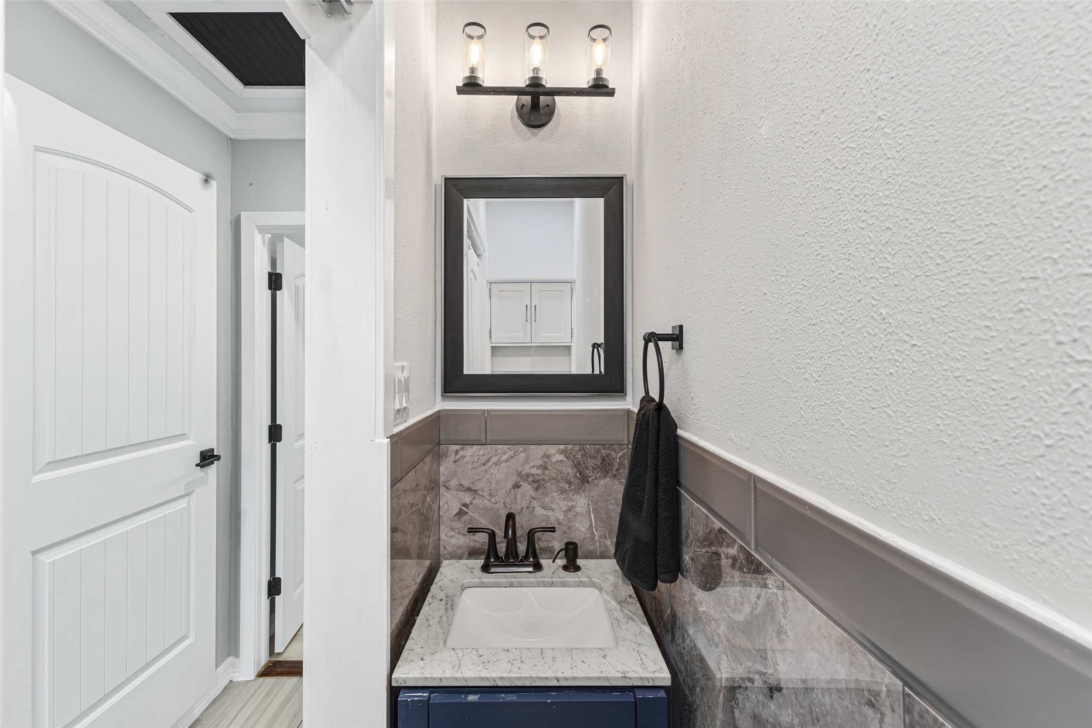 5402 Libbey Drive Houston, TX 77092 - Photo 21 of 43 a bathroom with a sink and a mirror