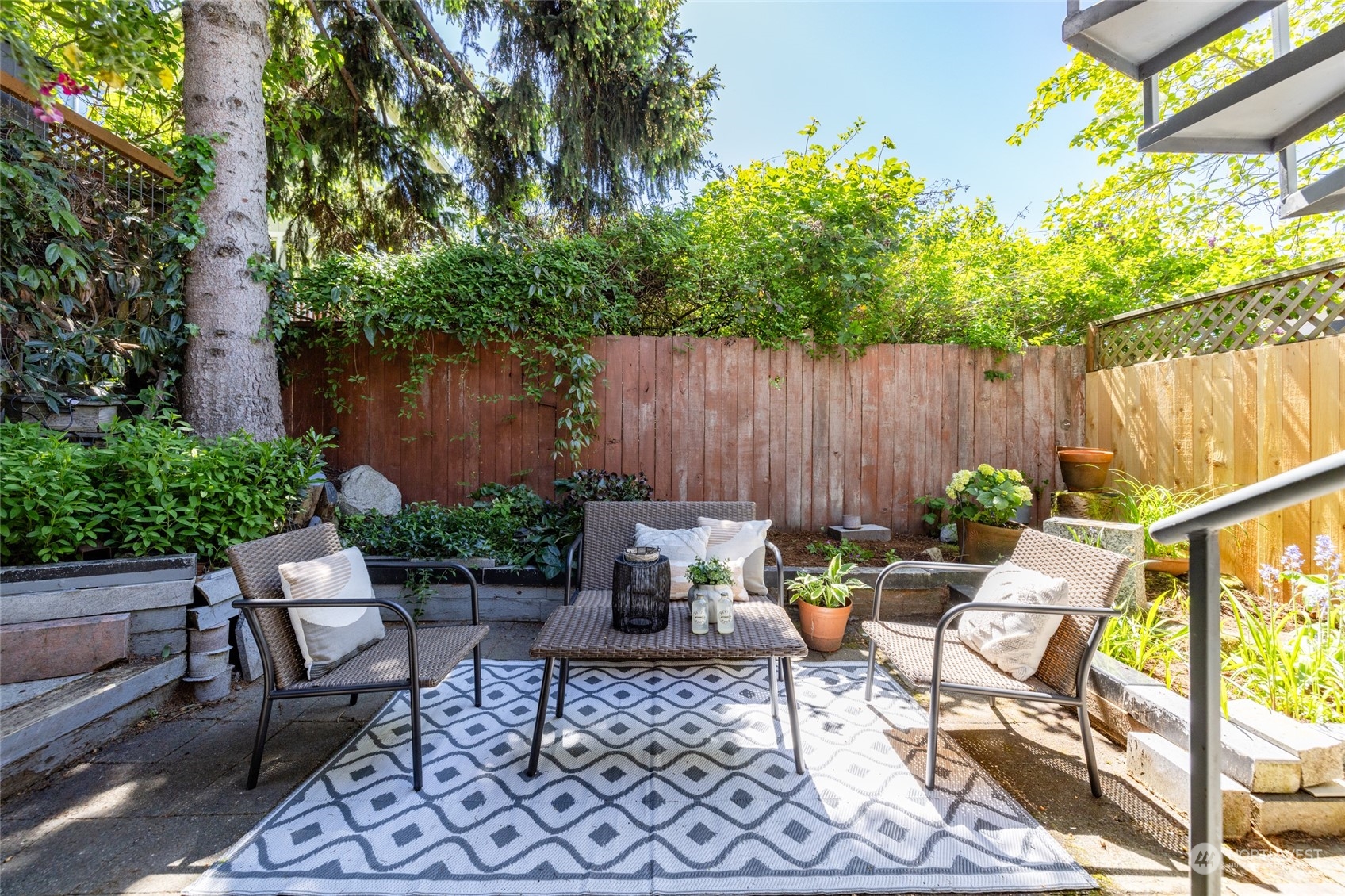2131 North 88th Street Seattle, WA 98103 - Photo 22 of 28 a view of chair and tables