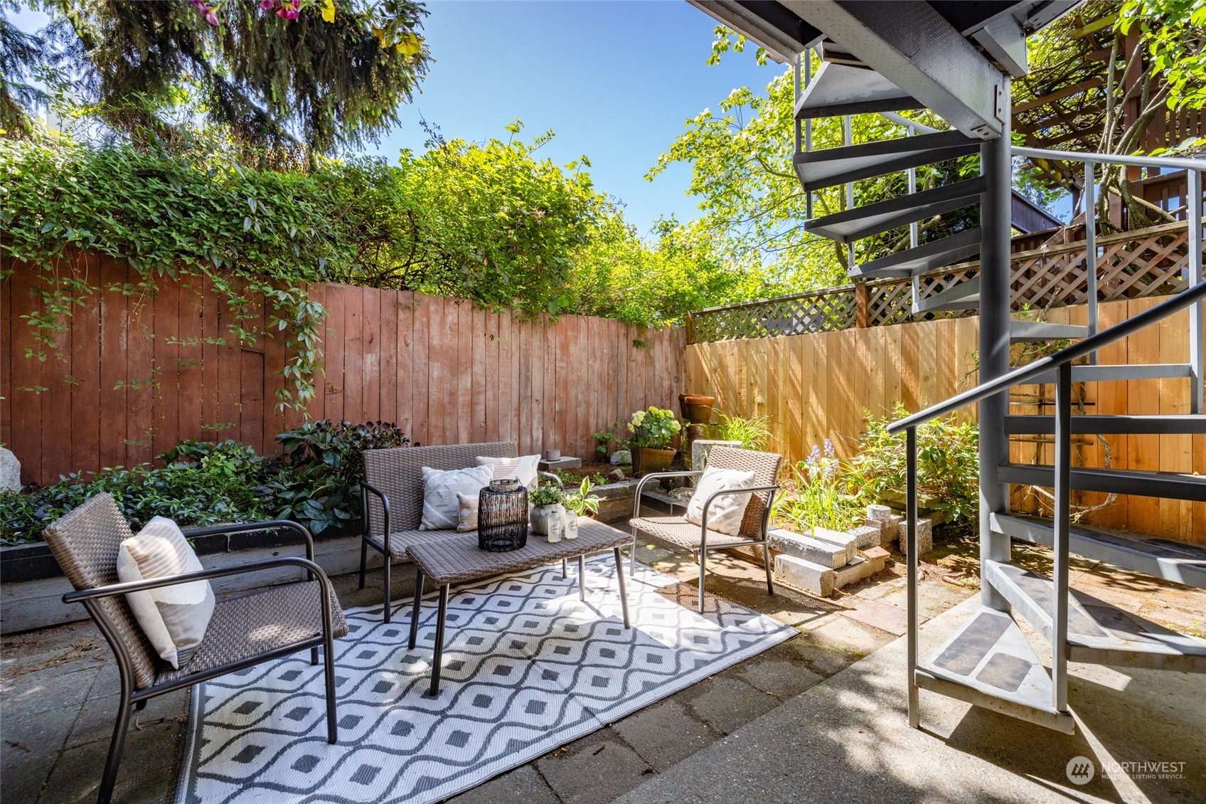 2131 North 88th Street Seattle, WA 98103 - Photo 23 of 28 a view of chair and tables