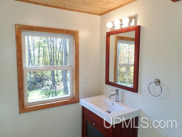 300 Indianhead Road Wakefield, MI 49968 - Photo 10 of 26 Gallery Image 10