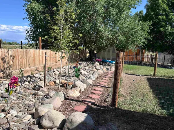 a view of a house with backyard and porch