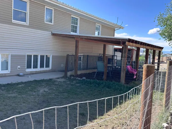 a view of a house with a backyard