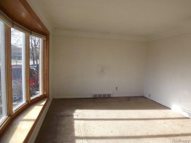 18604 Champaign Road Allen Park, MI 48101 - Photo 2 of 8 DSCF1560.JPG