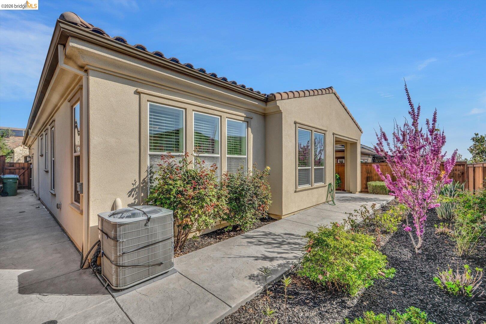 2002 Tempranillo Lane Brentwood, CA 94513 - Photo 33 of 39