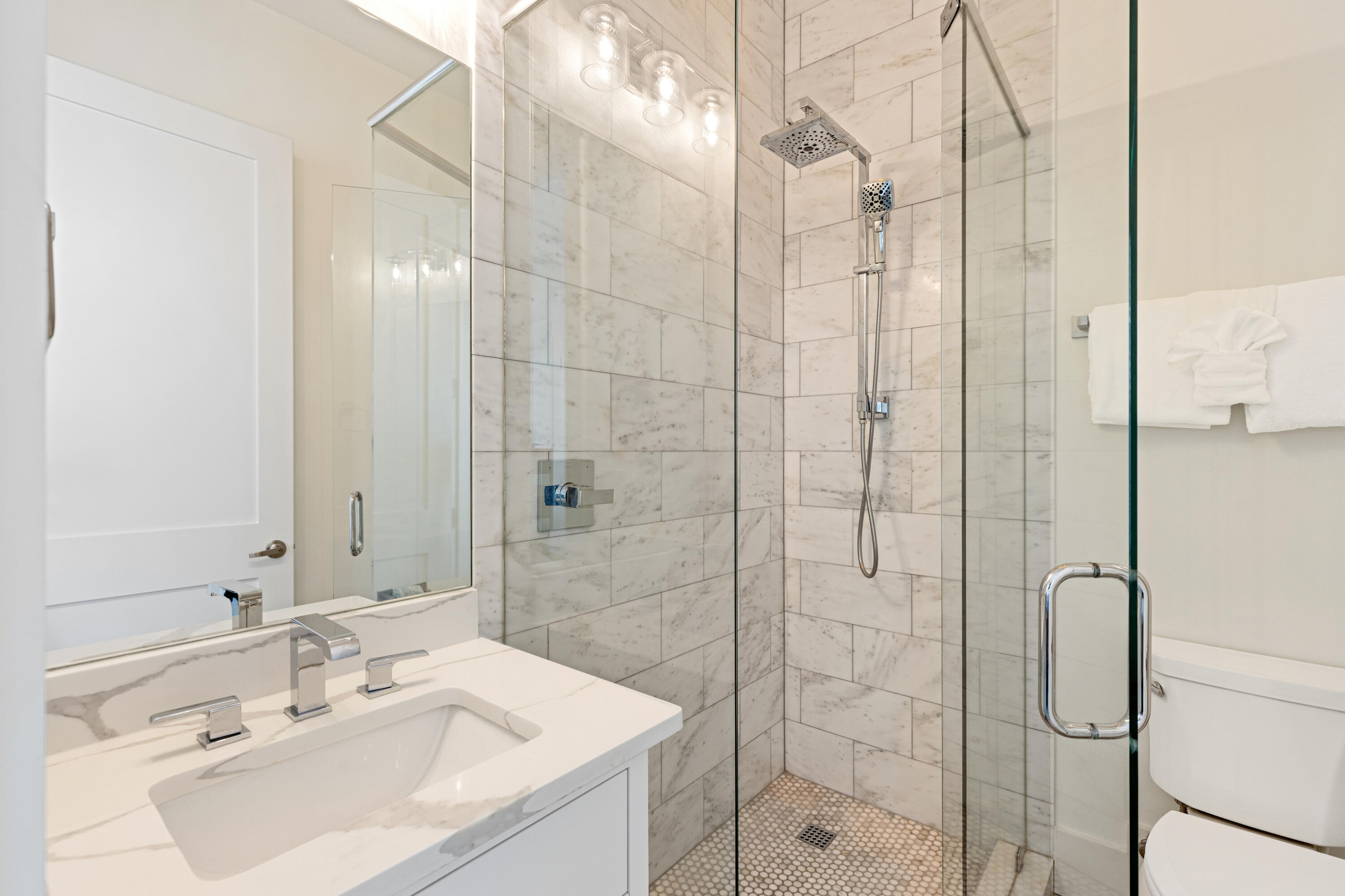 17647 Front Beach Road Panama City Beach, FL 32413 - Photo 20 of 60 Ensuite Guest Bathroom