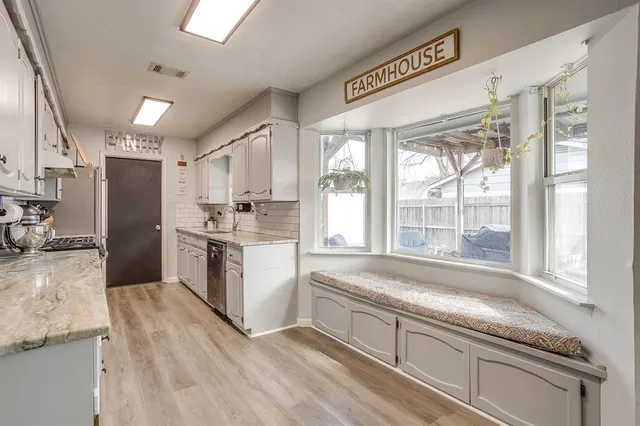 $279,900 | 301 Lena Lane, Burleson, TX 76028