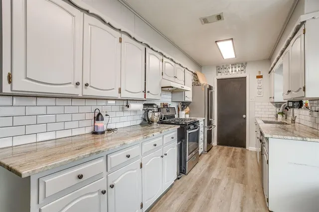 $279,900 | 301 Lena Lane, Burleson, TX 76028