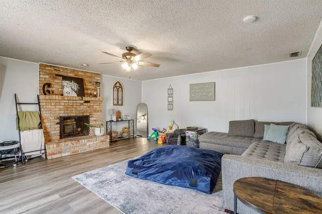 $279,900 | 301 Lena Lane, Burleson, TX 76028