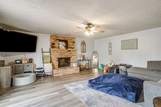 $279,900 | 301 Lena Lane, Burleson, TX 76028