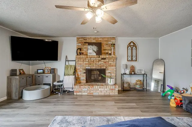 $279,900 | 301 Lena Lane, Burleson, TX 76028