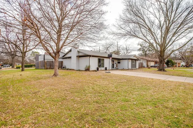 $279,900 | 301 Lena Lane, Burleson, TX 76028