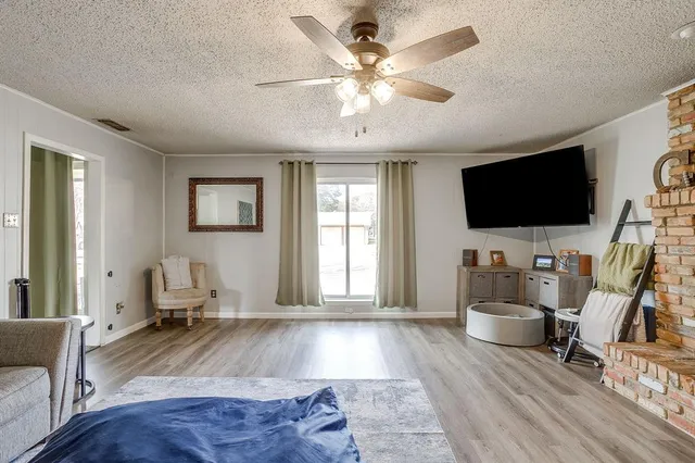 $279,900 | 301 Lena Lane, Burleson, TX 76028