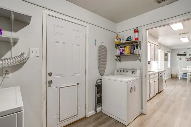 $279,900 | 301 Lena Lane, Burleson, TX 76028